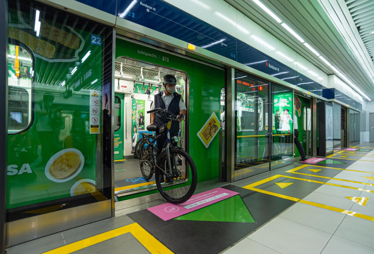Sepeda Non Lipat Kini Bisa Masuk LRT Jabodebek, Simak Aturannya