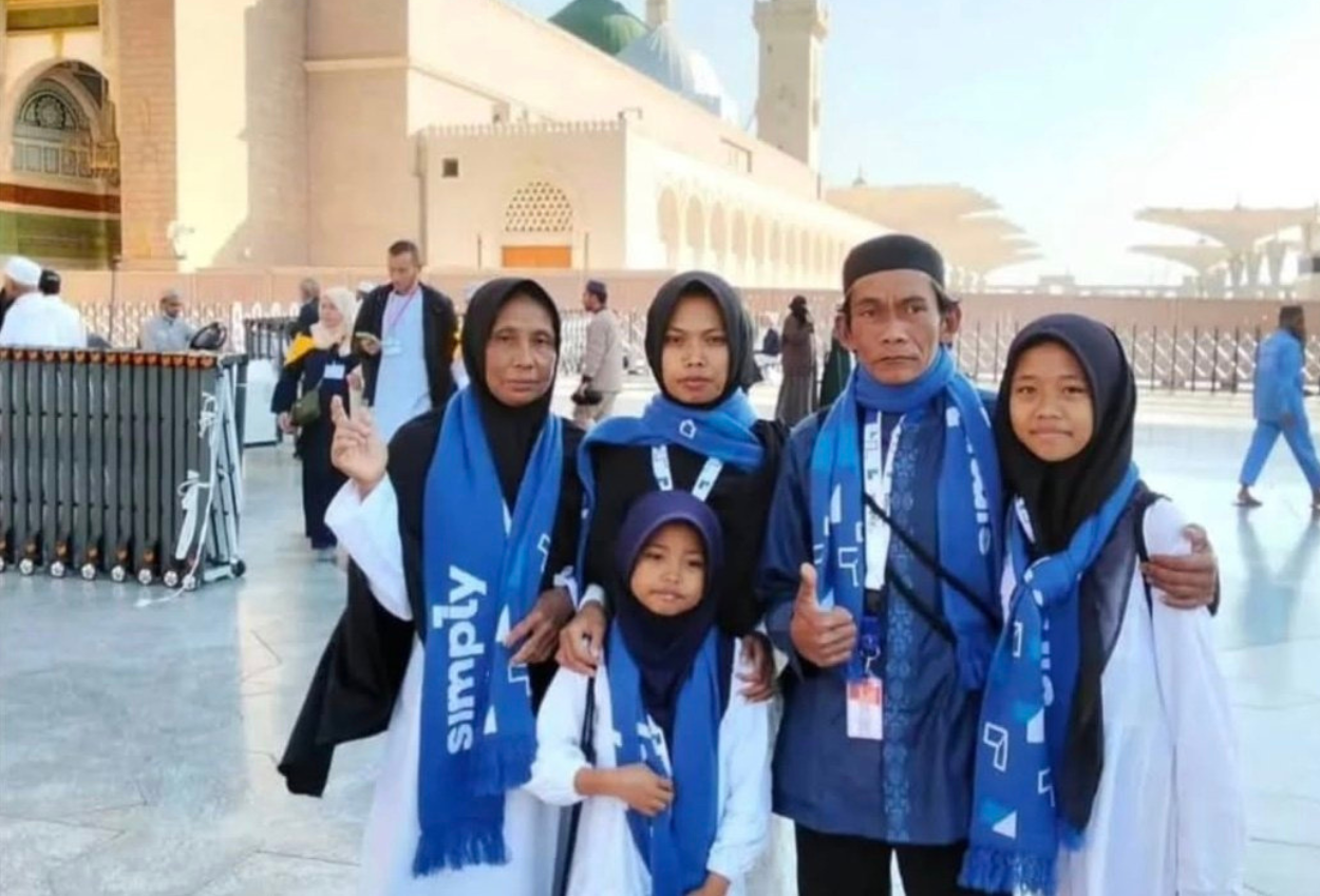 Sunhaji Akhirnya Jalani Ibadah Umrah bersama Keluarganya