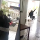 Viral! Pria di Lombok Gagal Bakar Kantor Desa, Terpeleset Cairan yang Dibawanya Sendiri