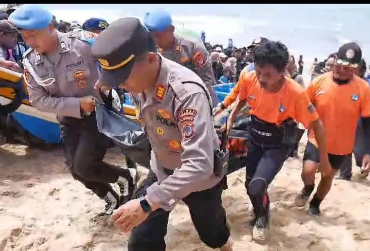 Belasan Siswa SMPN 7 Mojokerto Tenggelam di Pantai Drini Gunungkidul saat Outing Class, Tiga Orang Tewas