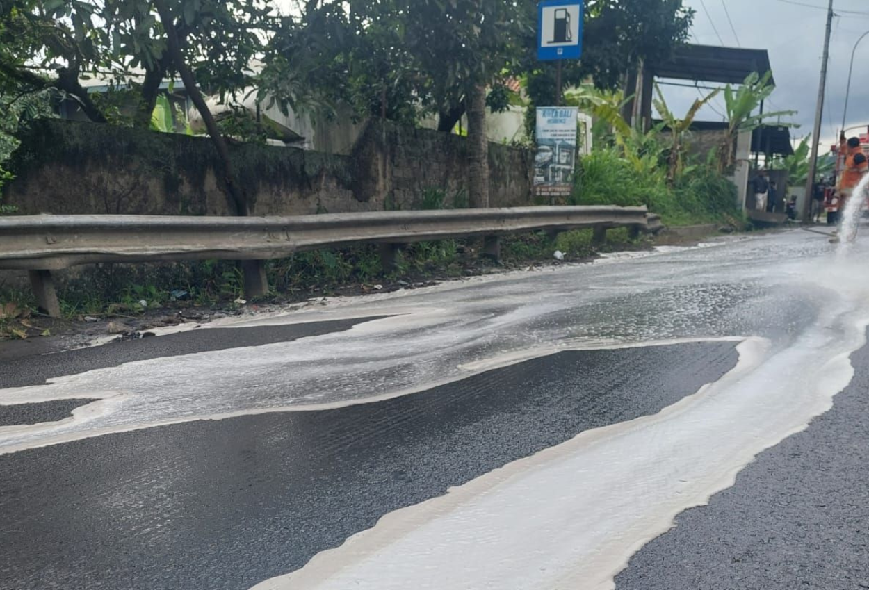 Cairan Kimia Tumpah di Bandung Akibatkan Ratusan Kendaraan Rusak, Pengendara Keluhkan Mata Perih dan Kulit Gatal
