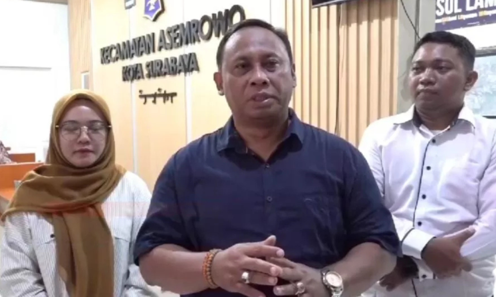 Camat Asemrowo Klarifikasi Usai Viral Digerebek Warga karena Sembunyikan Wanita di Bawah Meja Kantor
