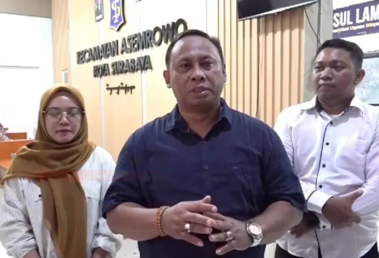 Camat Asemrowo Klarifikasi Usai Viral Digerebek Warga karena Sembunyikan Wanita di Bawah Meja Kantor