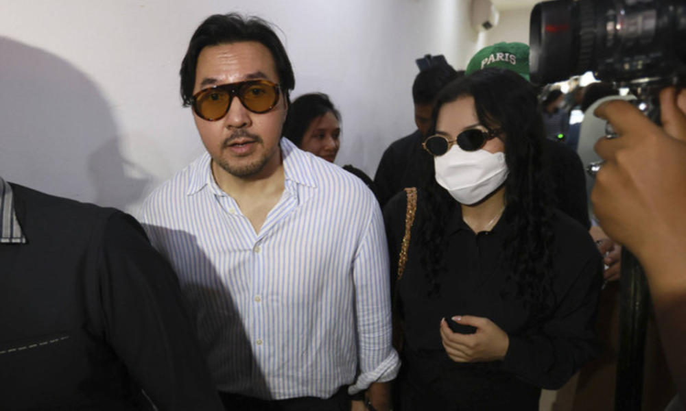 David Bayu Dampingi Sang Anak, Audrey Davis di Sidang Perdana Kasus Penyebaran Video Syur