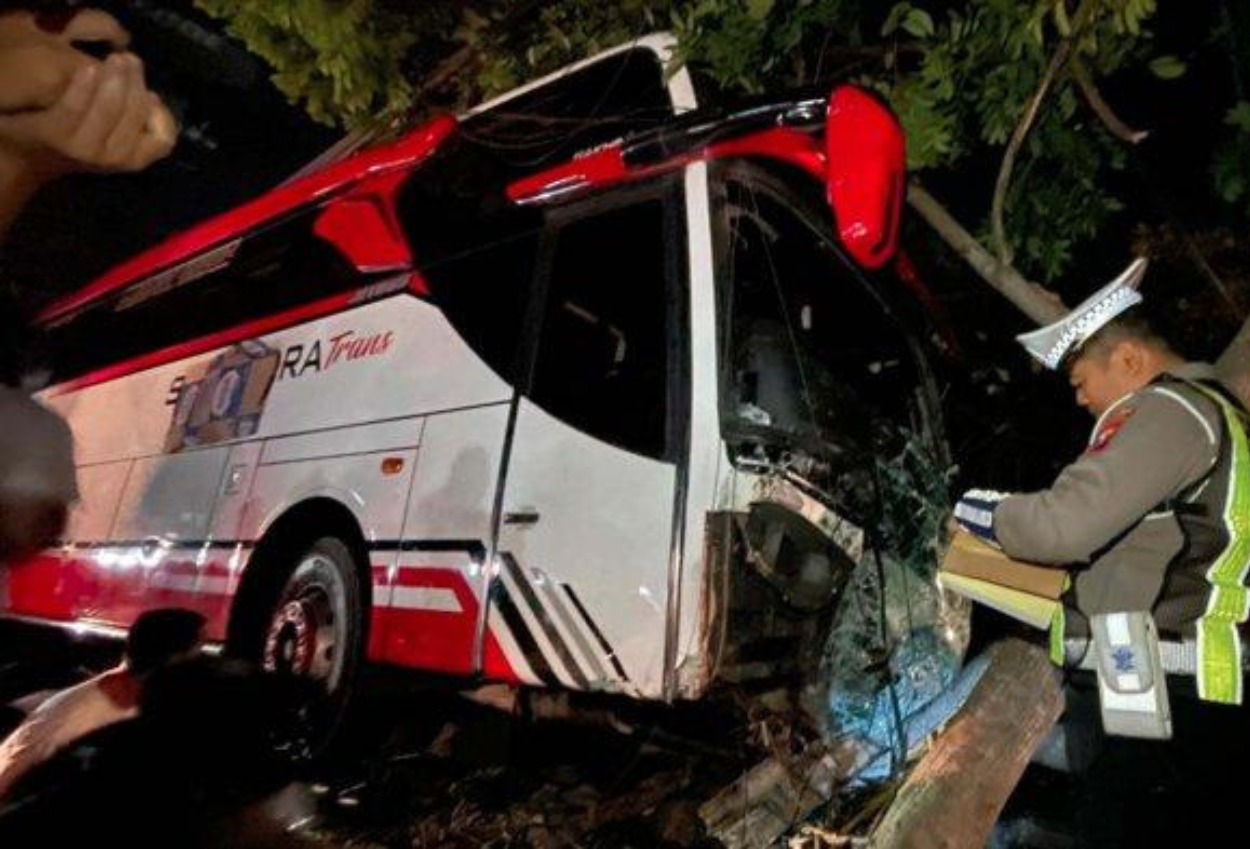 Diduga Rem Blong, Terjadi Kecelakaan Maut Bus Pariwisata di Kota Batu hingga Korban Tergeletak di Tengah Jalan