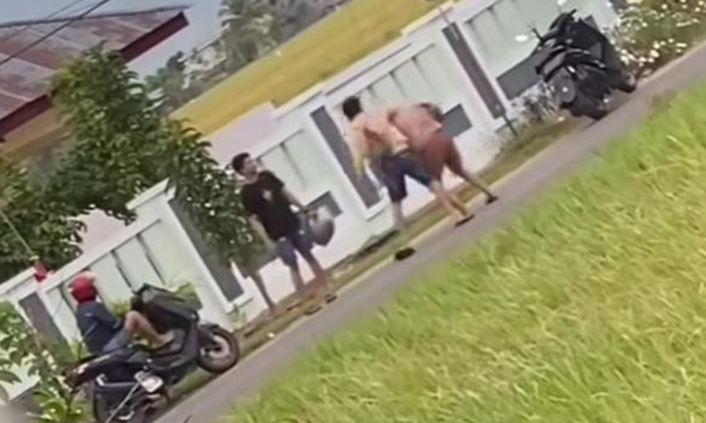 Dituduh Selingkuh, Suami Aniaya Istri di Pinggir Jalan