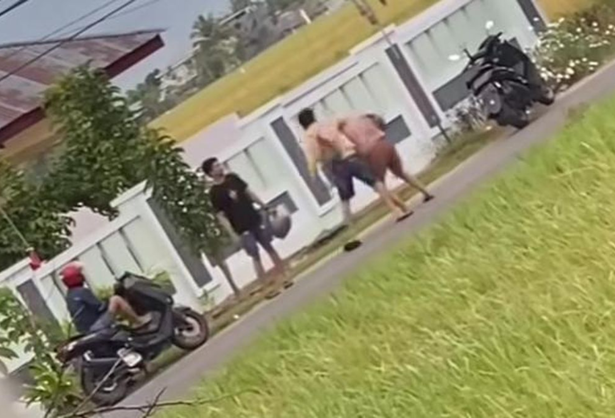 Dituduh Selingkuh, Suami Aniaya Istri di Pinggir Jalan