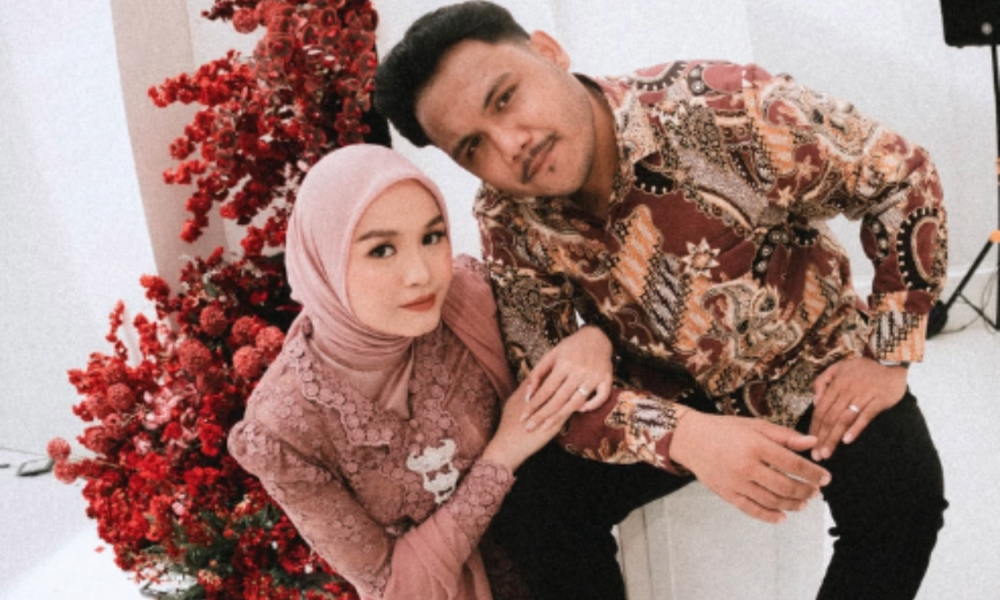 Dulu Sering Dijodohkan dengan Rony Parulian, Kini Salma Salsabil Resmi Dilamar Dimansyah Laitupa