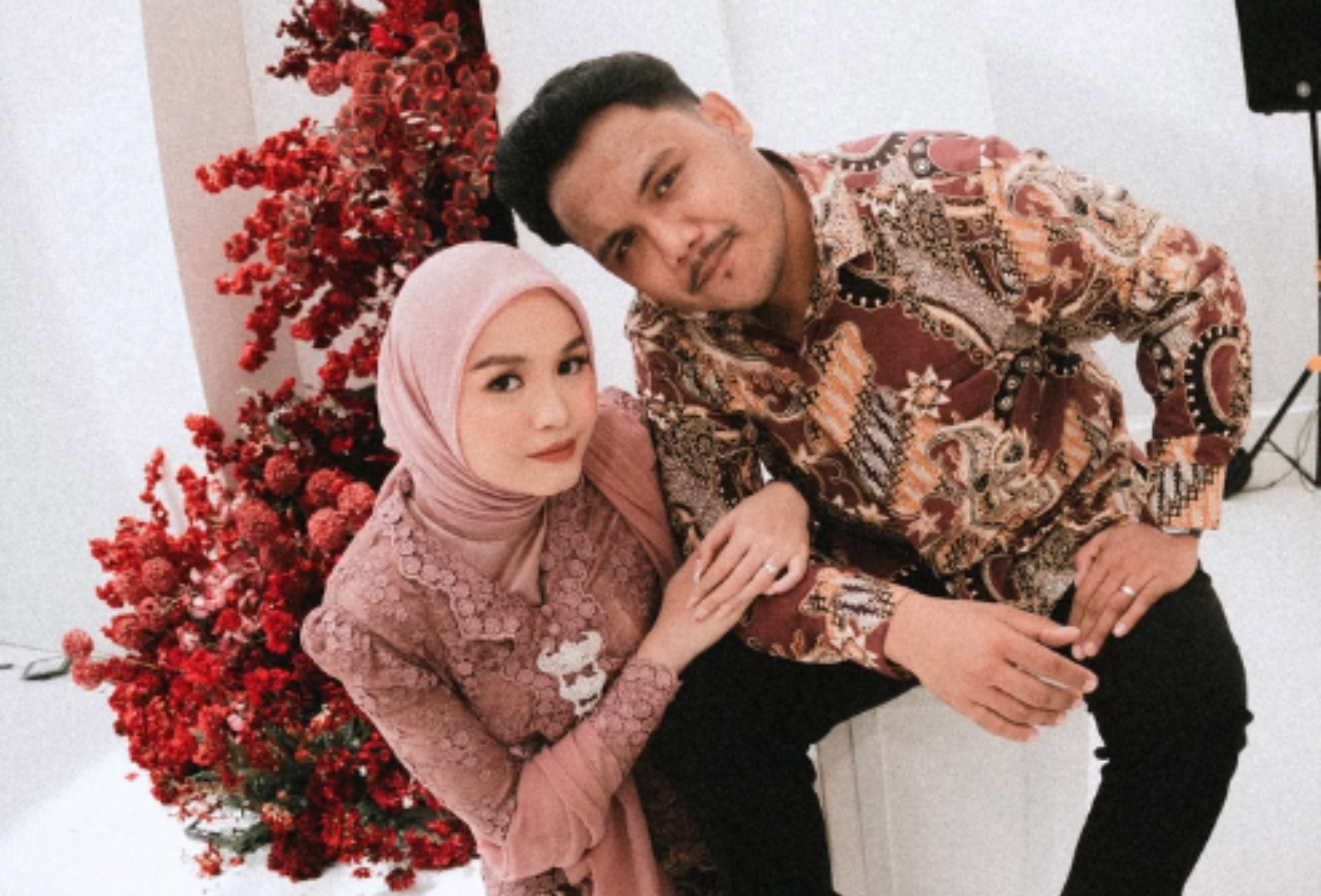 Dulu Sering Dijodohkan dengan Rony Parulian, Kini Salma Salsabil Resmi Dilamar Dimansyah Laitupa