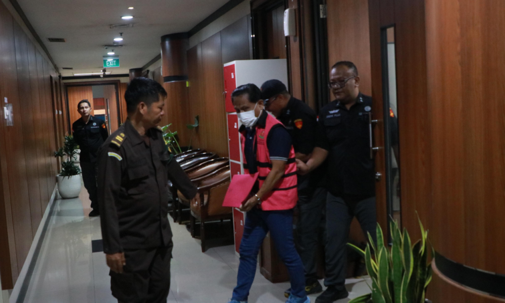 Eks Ketua PN Surabaya Ditetapkan Jadi Tersangka atas Kasus Suap Vonis Bebas Tanur