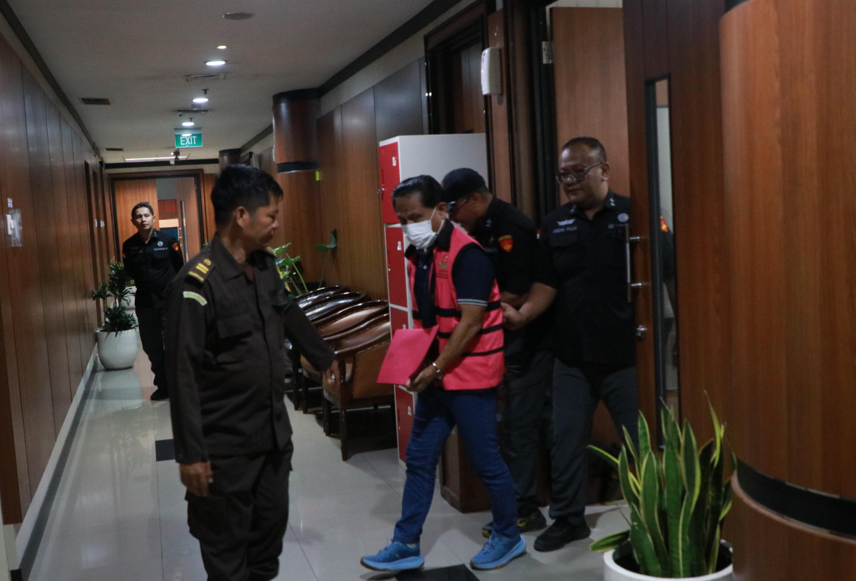 Eks Ketua PN Surabaya Ditetapkan Jadi Tersangka atas Kasus Suap Vonis Bebas Tanur