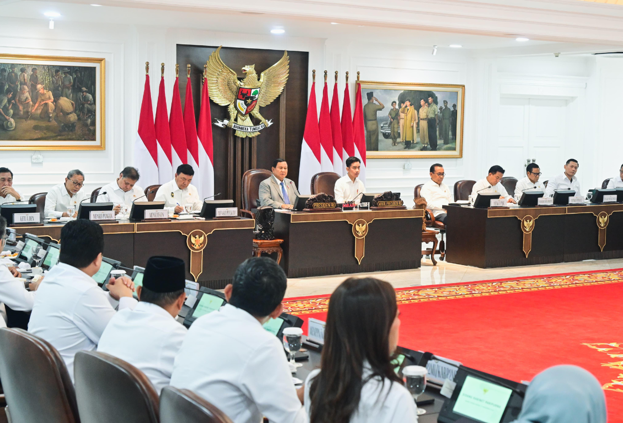 Gelar Sidang Kabinet Paripurna, Presiden Prabowo Apresiasi Kinerja Menteri dan Wakil Menteri untuk Rakyat