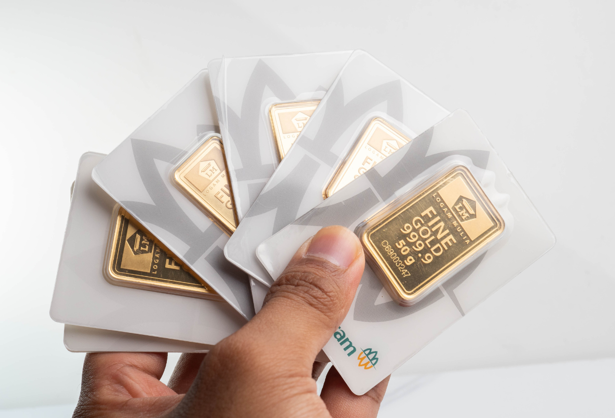 Harga Emas Antam Hari Ini Capai Rekor Tertinggi, Nyaris Tembus Rp1,6 Juta per Gram