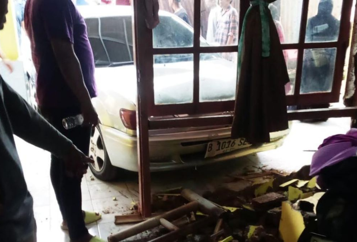 Insiden Tragis di Depok, Nenek Tergencet Mobil Tetangga yang sedang Dipanaskan hingga Meninggal