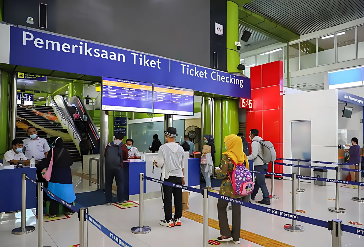 KAI Commuter Akan Hapus Semua Loket Tiket untuk Beralih ke Layanan Digital