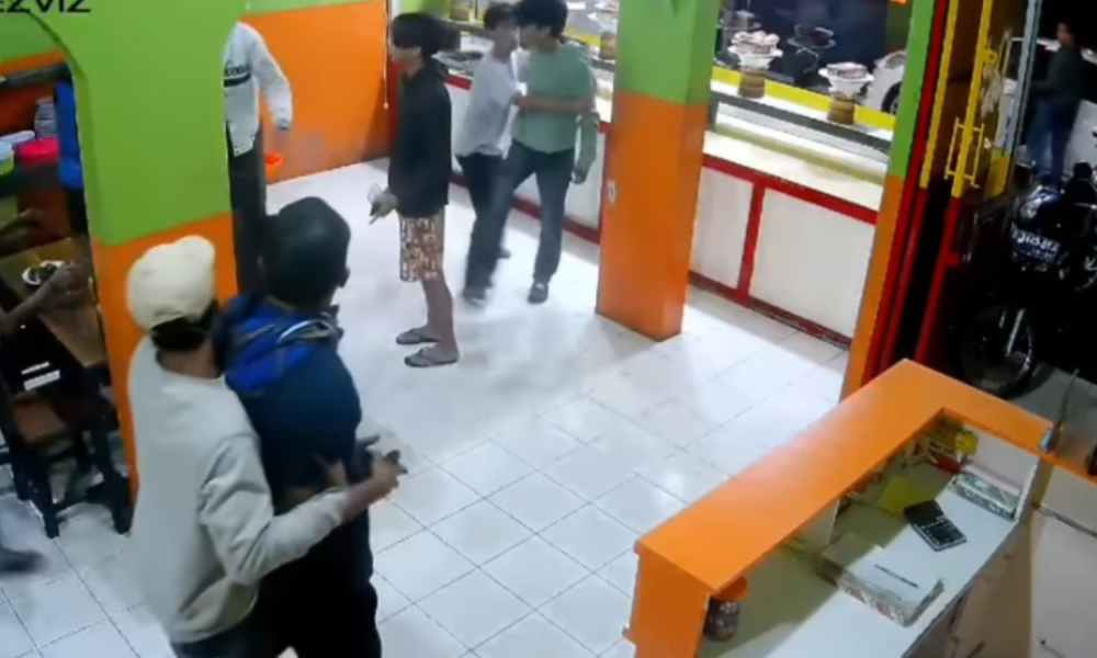 Kehabisan Kuah, Sekelompok Pemuda Keroyok Pramusaji RM Padang Godean