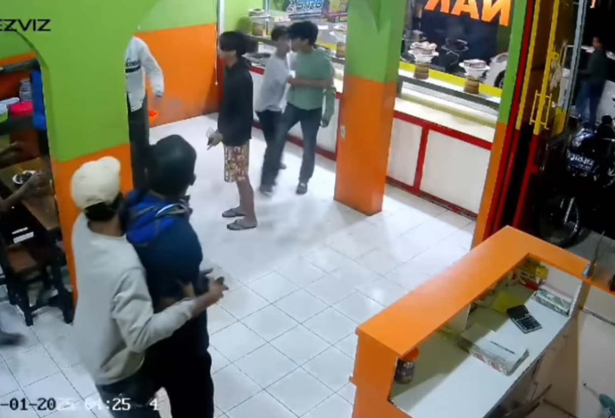 Kehabisan Kuah, Sekelompok Pemuda Keroyok Pramusaji RM Padang Godean
