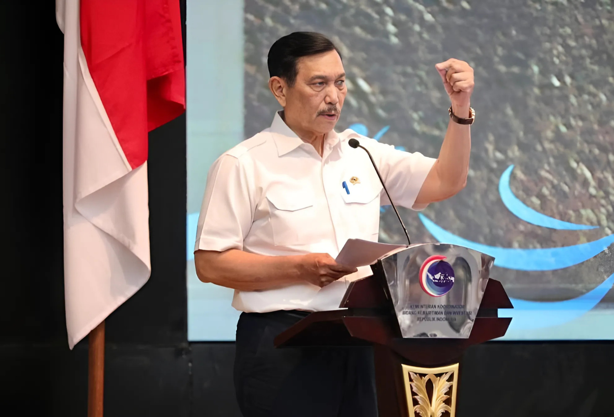 Luhut Ungkap Masyarakat yang Tak Bayar Pajak Tak Bisa Urus SIM hingga Paspor