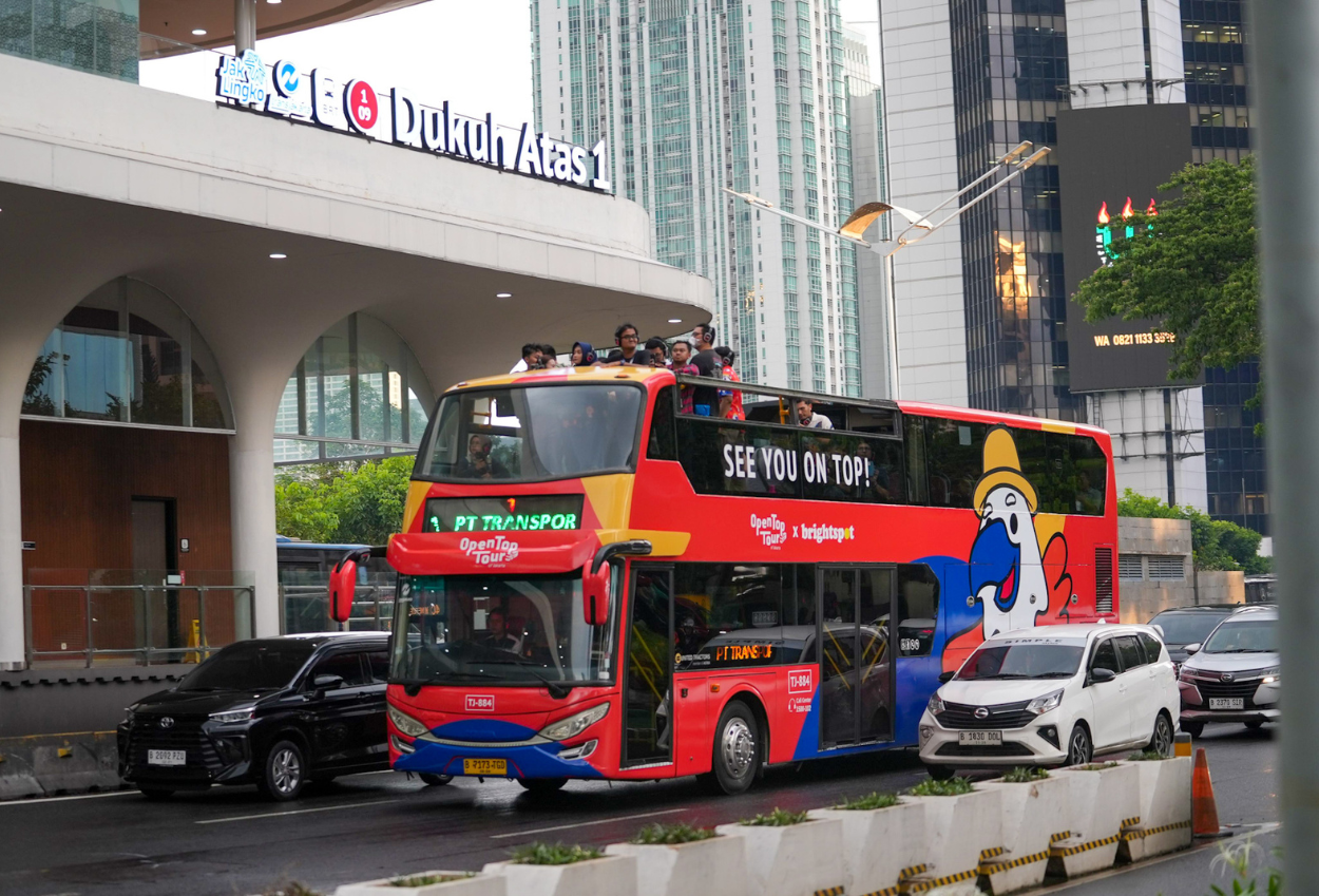 Mau Nikmati Keindahan Kota Jakarta Transjakarta Luncurkan Bus Wisata Atap Terbuka, Ini Jadwal dan Harganya!