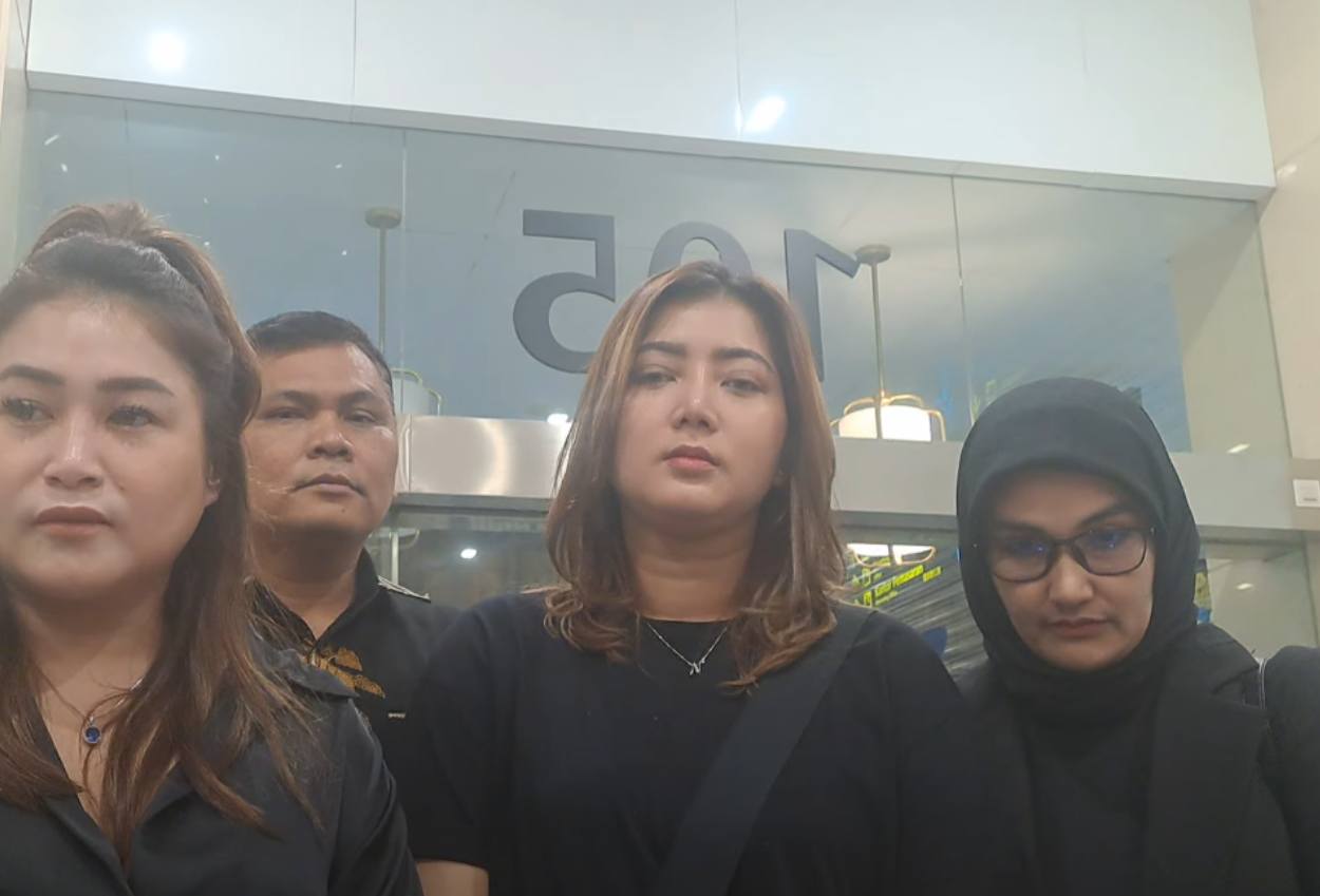 Melayat dan Ungkapkan Belasungkawa kepada Alvin Lim, Teh Novi Apapun yang Terjadi Saya Udah Maafkan