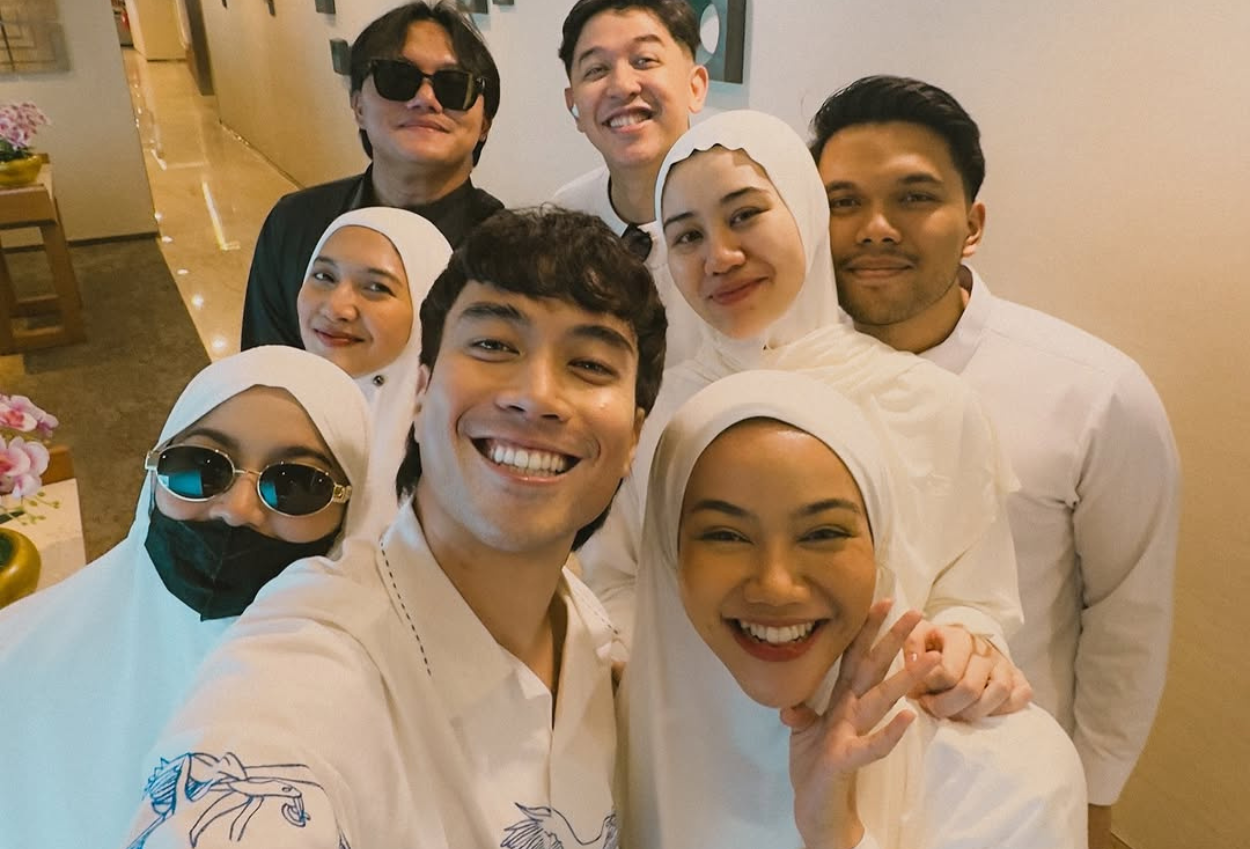 Perdana Usai Mualaf, Mahalini Umrah dengan Rizky Febian dan Beberapa Artis