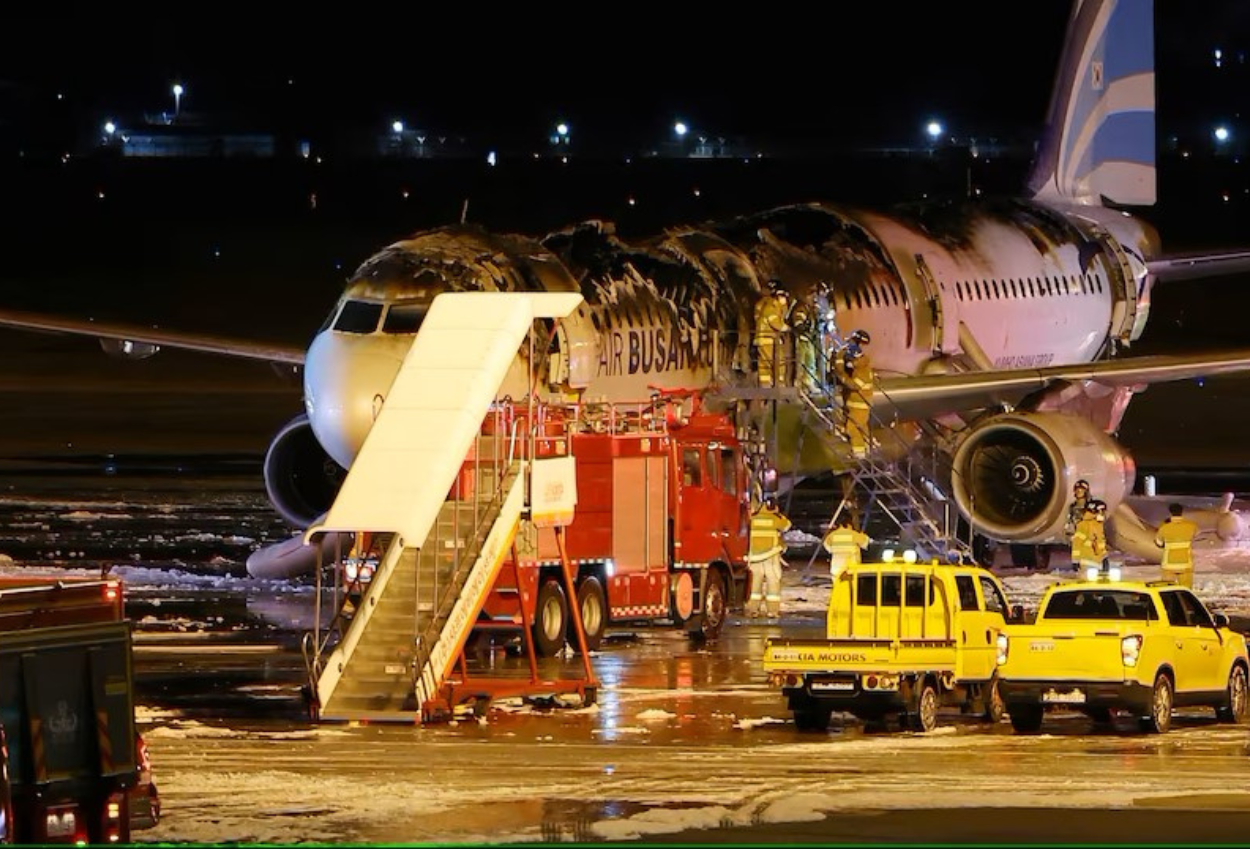 Pesawat Busan Air Terbakar di Bandara Internasional Gimhae, sebanyak 176 Dievakuasi