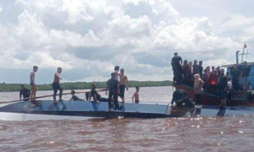 Speedboat Terbalik hingga Ternggelam Usai Tabrak Batang Pohon di Perairan Maluku, 8 Orang Tewas
