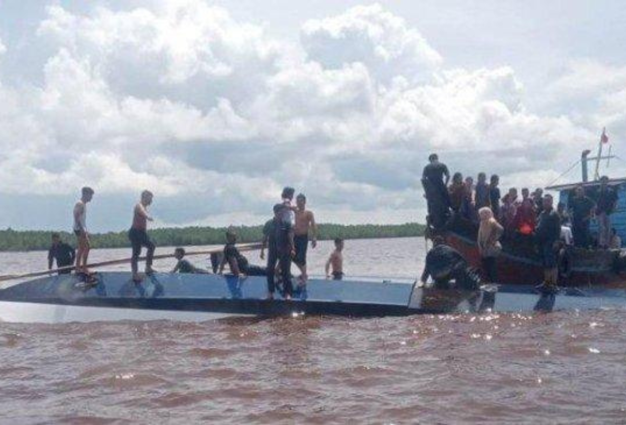 Speedboat Terbalik hingga Ternggelam Usai Tabrak Batang Pohon di Perairan Maluku, 8 Orang Tewas