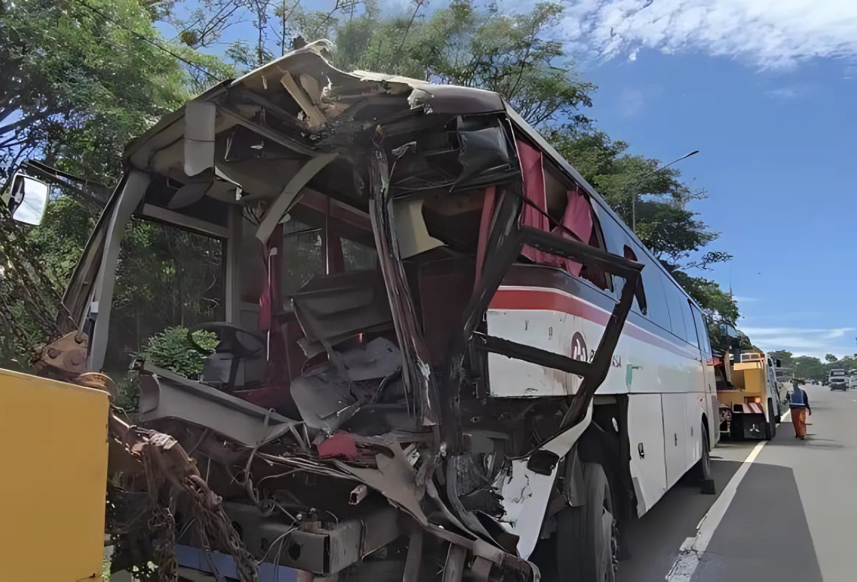 Terjadi Lagi, Truk Tabrak 2 Bus dan 2 Minibus Pribadi di Tol Cipularang KM 97 karena Tak Kuat Nanjak