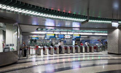 Turis China Didenda Rp24 Juta Usai Buang Air Kecil di Eskalator MRT Singapura
