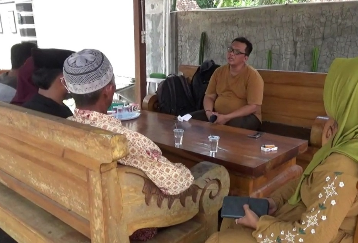 Viral! Guru Agama Wanita Ajak Siswa untuk Bersetubuh Berkali kali hingga Digerebek Warga