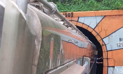 Viral! Kereta Api Nyangkut di Terowongan Gumitir Jember, KAI Angkat Bicara