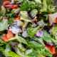 WNA Singapura Mengaku 2 Giginya Retak Usai Baut Berkarat Ditemukan di Salad saat Makan di Restoran Indonesia