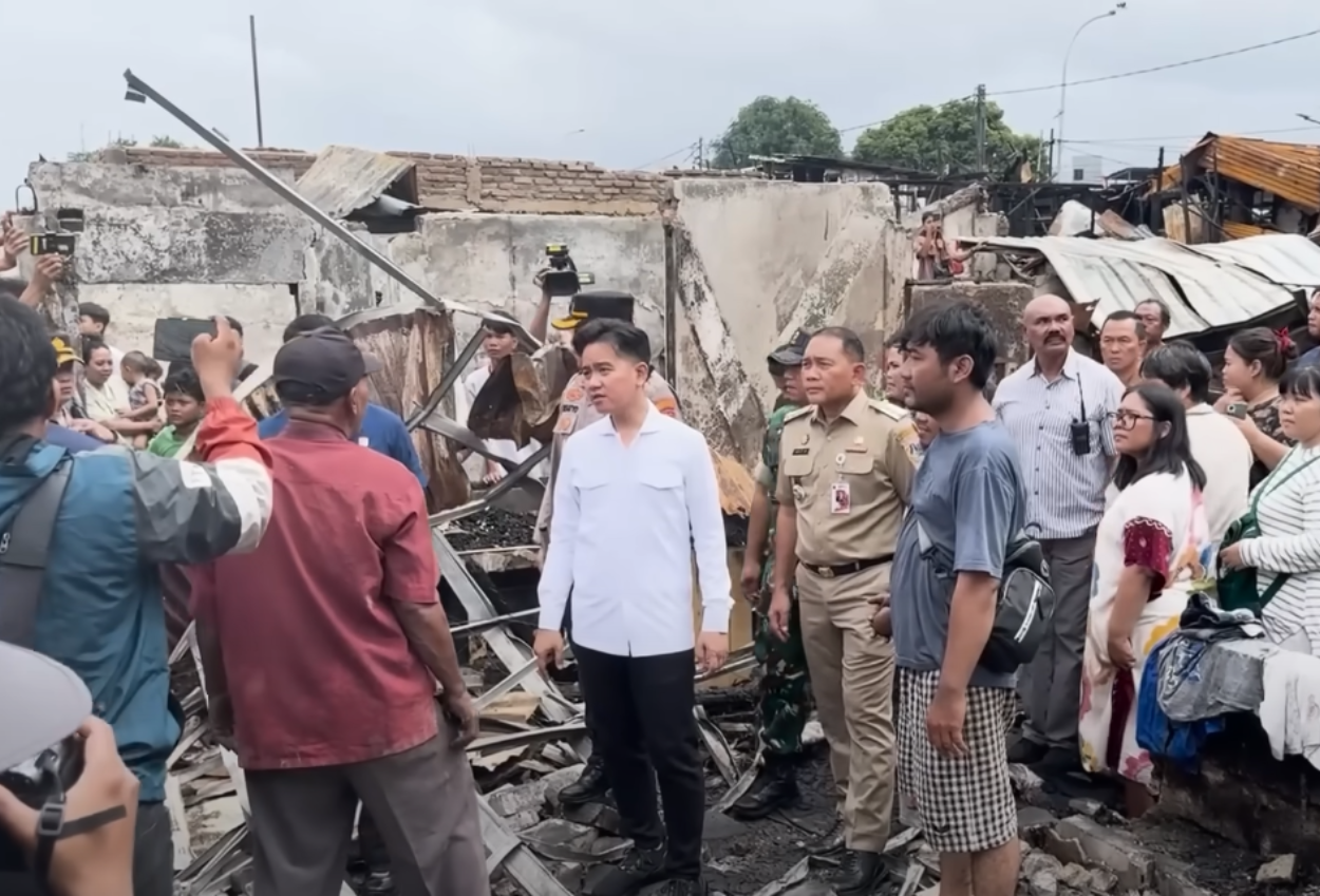 Wapres Gibran Tinjau Lokasi Kebakaran Kemayoran, Soroti Tempat Pengungsian yang Layak