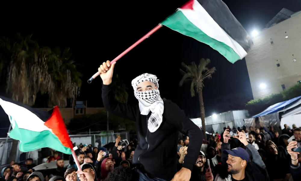 Warga Palestina Bersorak Rayakan Gencatan Senjata Hamas Israel