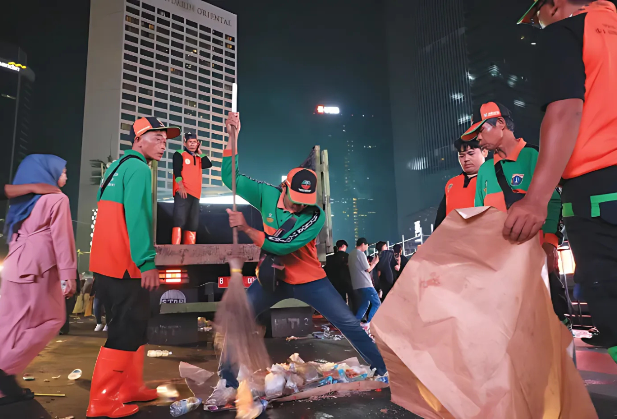 Wow! Total Sampah yang Terkumpul pada Saat Malam Tahun Baru 2025 di Jakarta Capai 132 Ton