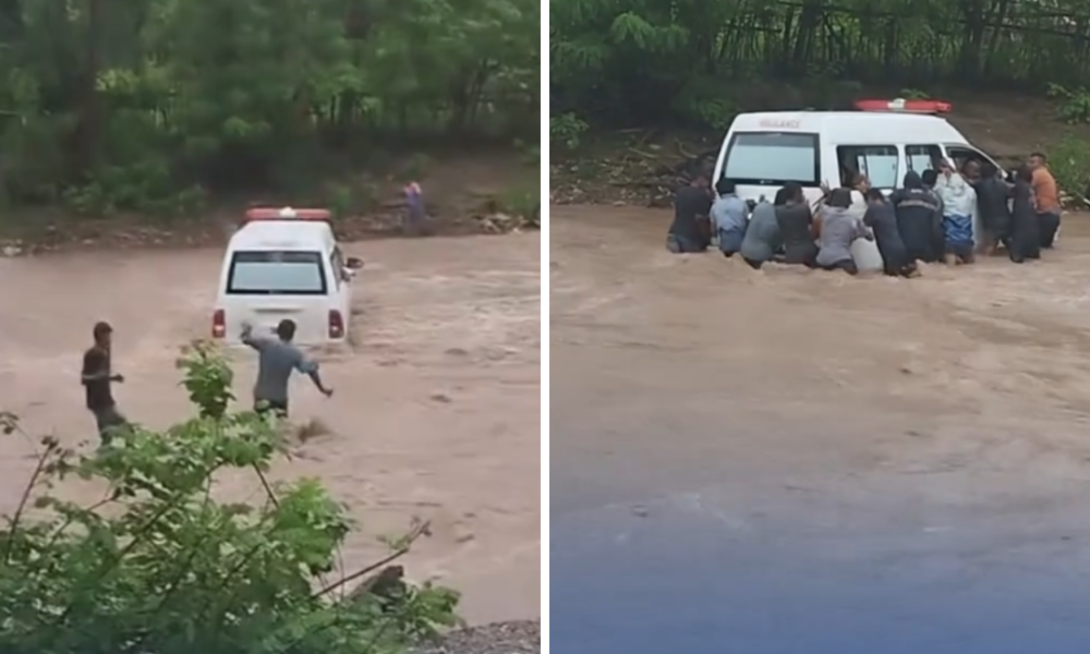 Ambulans Nekat Terobos Banjir Deras Demi Antar Ibu Ke Rumah Sakit