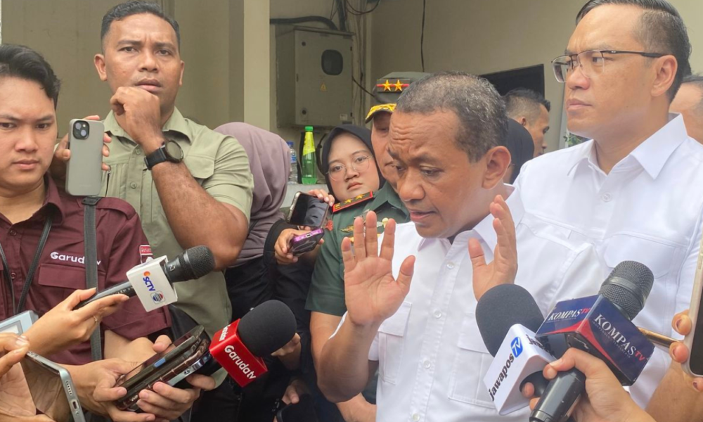 Bahlil Minta Maaf ke Publik setelah Insiden Warga Meninggal saat Antre Gas Elpiji 3 Kg