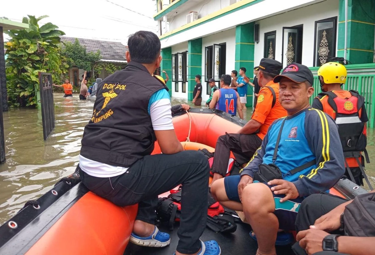 Banjir Terjang Bandar Lampung, Ribuan Rumah Terdampak Dan 3 Orang Dikabarkan Tewas