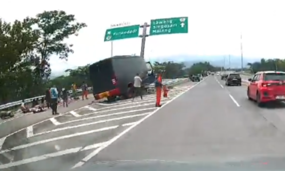 Bus Brimob Bawa Rombongan Siswa SMA 1 Porong Alami Kecelakaan di Tol Purwodadi, Sopir Dikabarkan Tewas