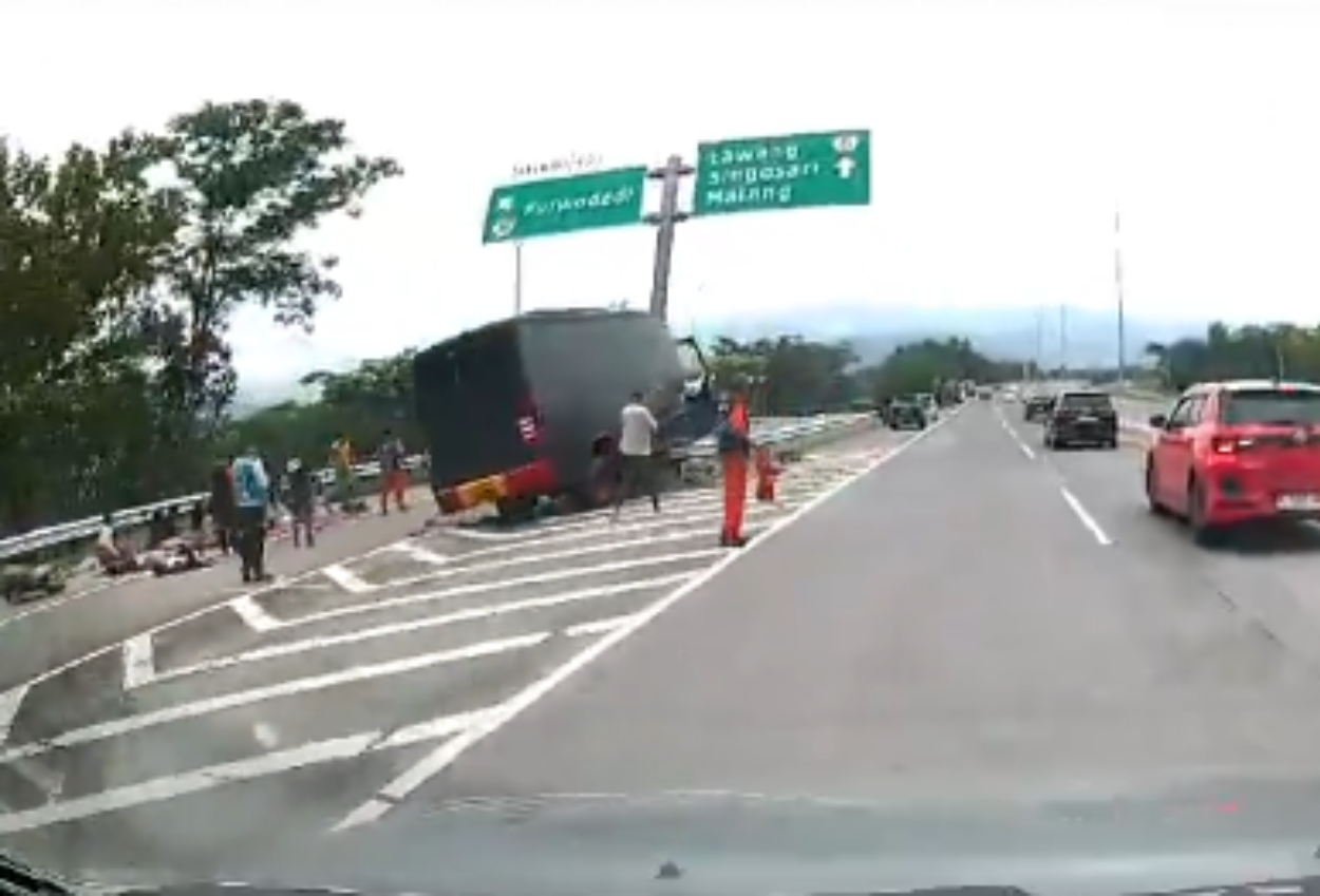 Bus Brimob Bawa Rombongan Siswa SMA 1 Porong Alami Kecelakaan di Tol Purwodadi, Sopir Dikabarkan Tewas