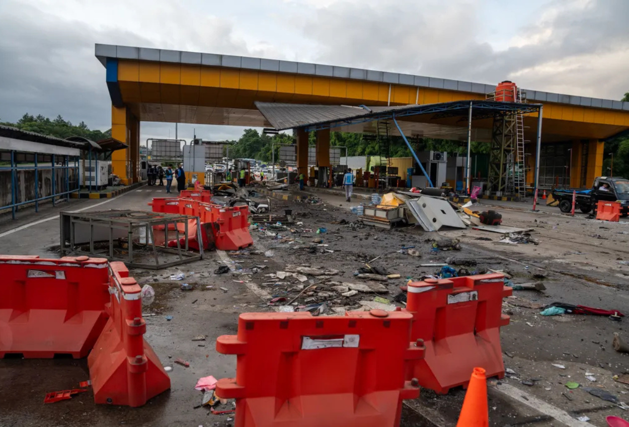 Fakta fakta Kecelakaan di Gerbang Tol Ciawi, Sopir Truk Dikabarkan Belum Sadar