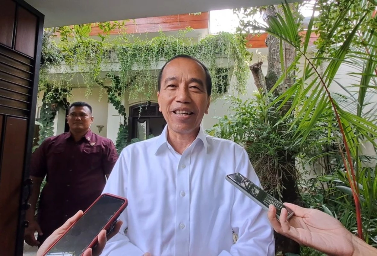 Jokowi Tanggapi Pemintaan Hasto Agar Kpk Selidiki Keluarganya Silakan!