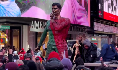 Keren! Patung Cristiano Ronaldo Resmi Dipajang Di Times Square As, Pose Pake Gaya Andalannya