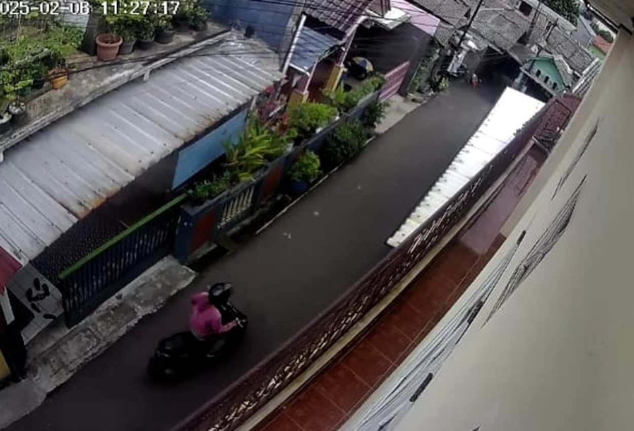 Maling Motor Di Depok Dikejar Emak Emak, Pelaku Bawa Senjata Mainan Untuk Nakutin Korban