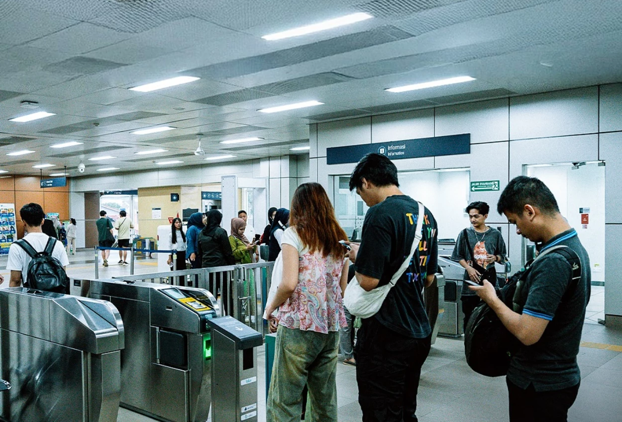 Mulai 14 Maret 2025, Naik Krl Dan Mrt Bisa Bayar Pakai Qris Tap