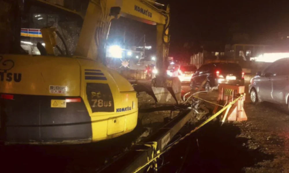 Pemotor Tewas Tertimpa Tiang Listrik Yang Jatuh Di Bandung