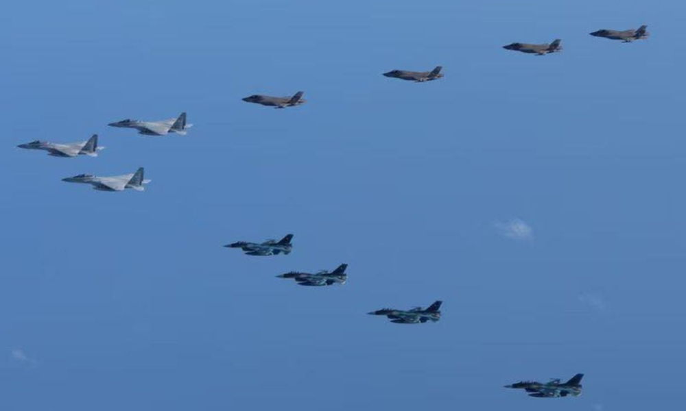 Pesawat Pengebom Rusia Melintas, Jepang Respons dengan Kerahkan Jet Tempur