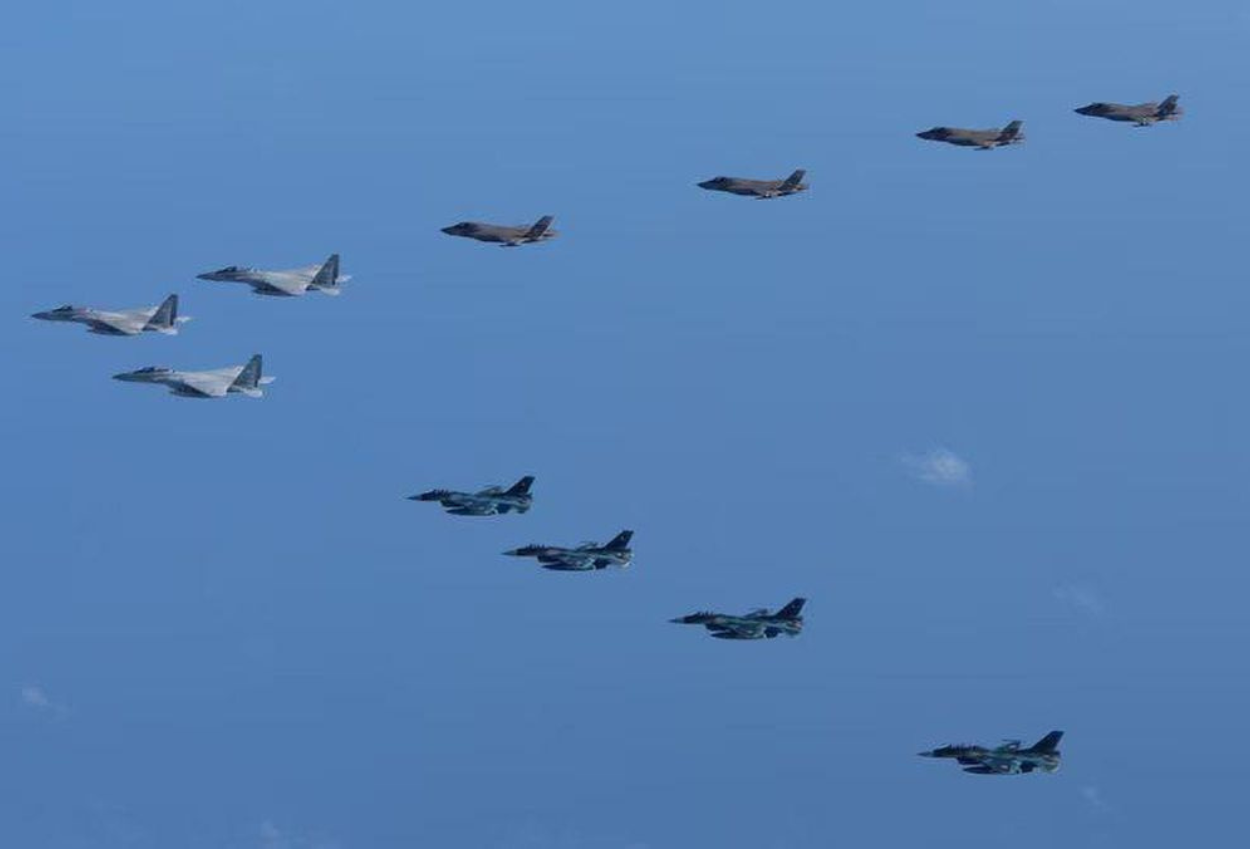 Pesawat Pengebom Rusia Melintas, Jepang Respons dengan Kerahkan Jet Tempur