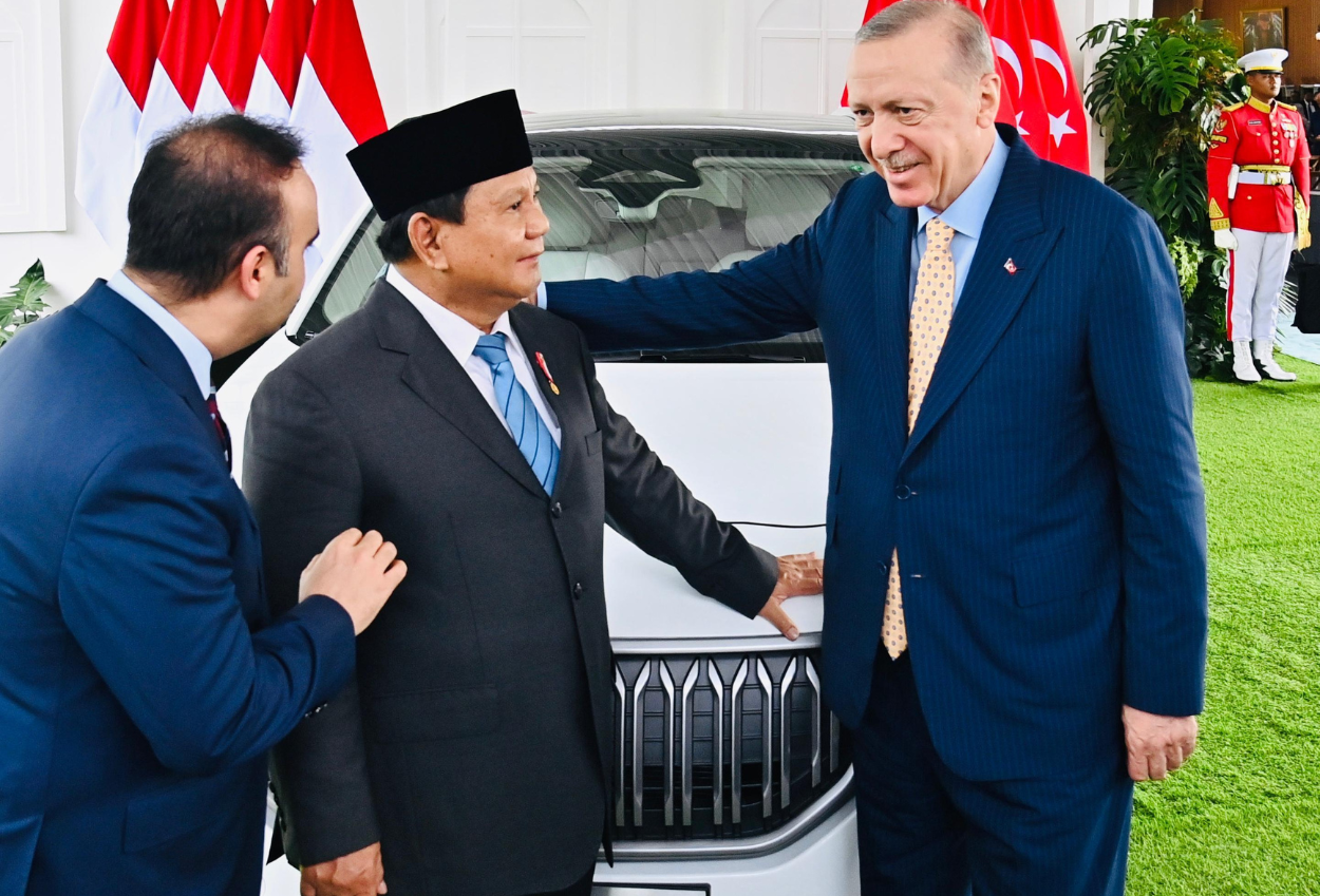 Prabowo Mendapat Hadiah Mobil Listrik Togg T10x Dengan Setir Kiri Dari Erdogan